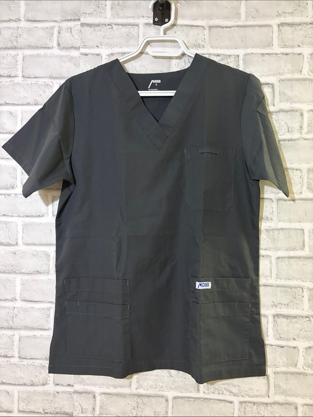 Mobb V-Neck charcoal, grey scrub top size small